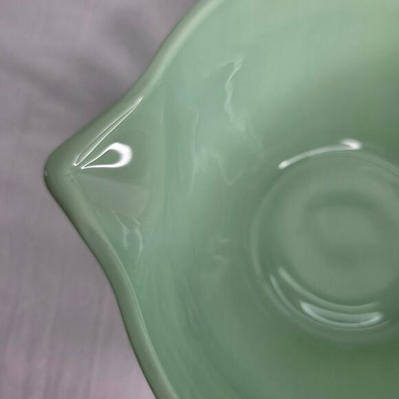 Jadeite Glass Collection Green Glass Mixing Bowl With Handle  1.25 QT - Chipped - Picture 4 of 12